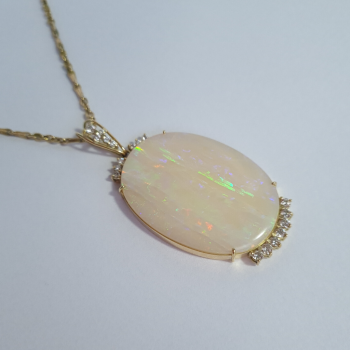Pingente em Ouro 18k com Opala Natural Oval e Diamantes