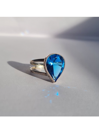 Anel de Prata Vazado com Topázio Azul Formato Gota