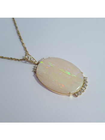 Pingente em Ouro 18k com Opala Natural Oval e Diamantes