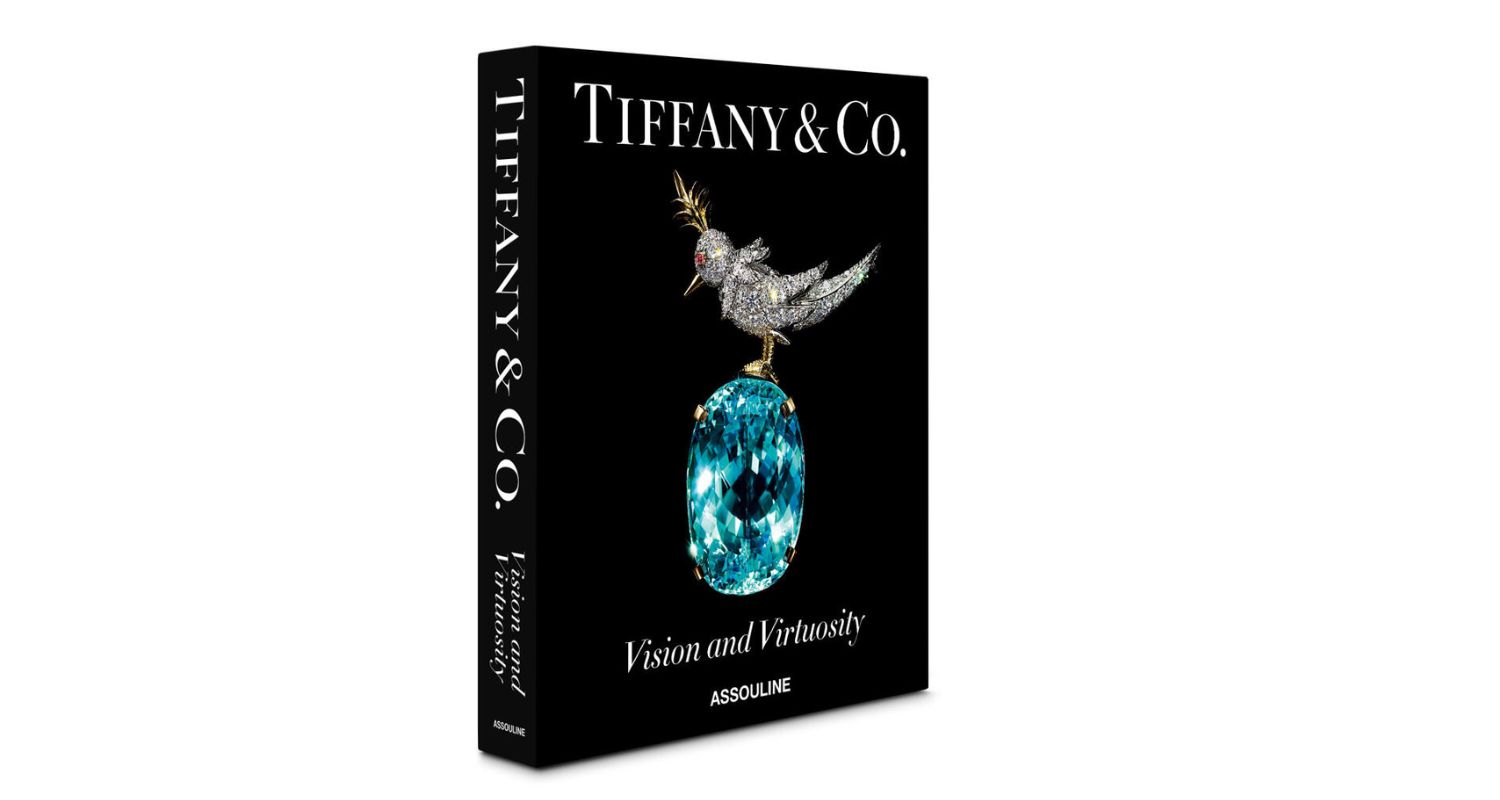 UM NOVO LIVRO NA TIFFANY & CO SOBRE EXPOSIÇÃO DE JOIAS DESTE VERÃO