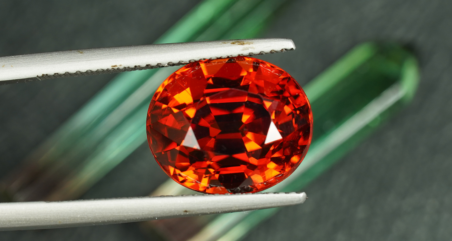 CONHEÇA A MANDARIN SPESSARTITE GARNET